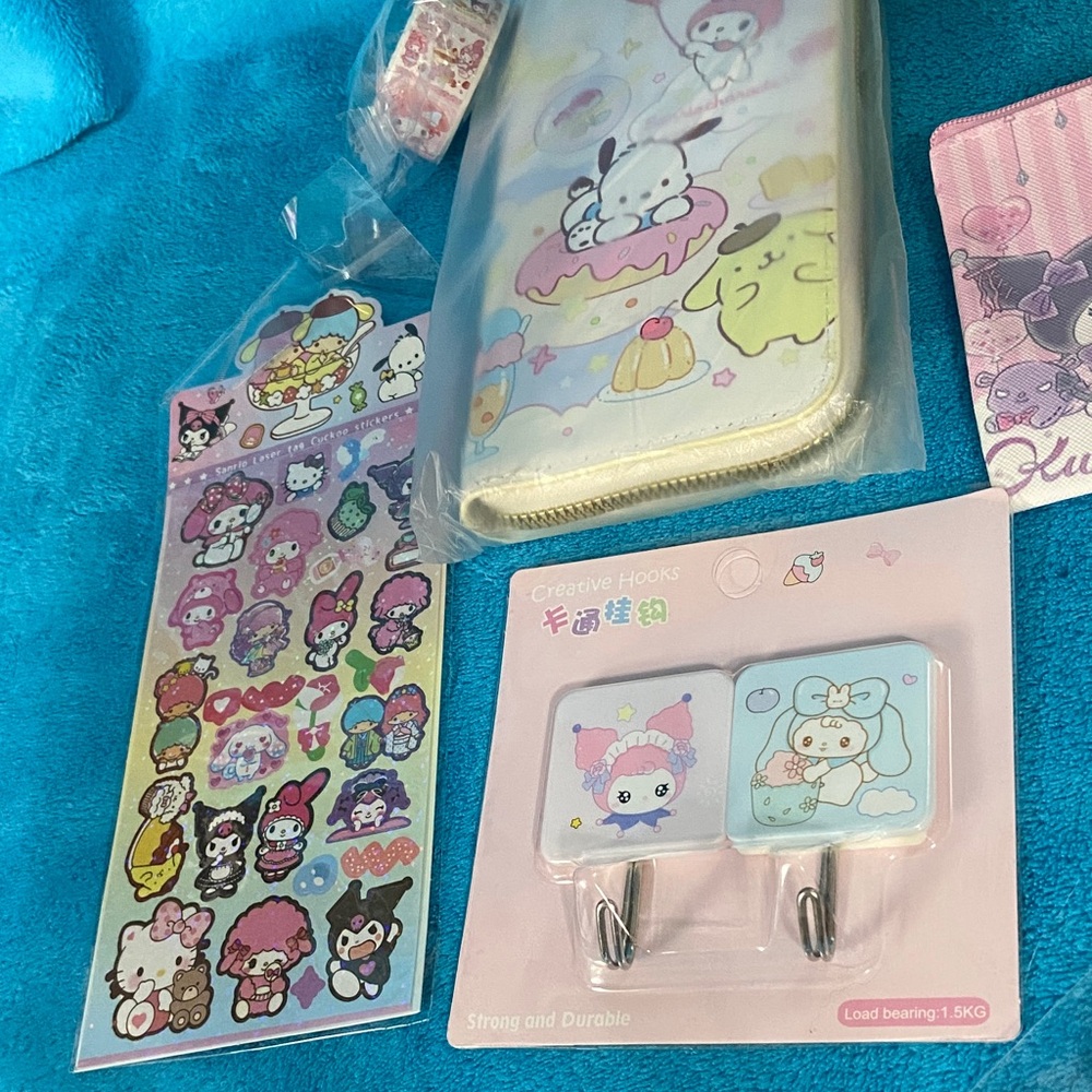 Sanrio My Melody & Friends Wallet + Accessories - Picture 3 of 7